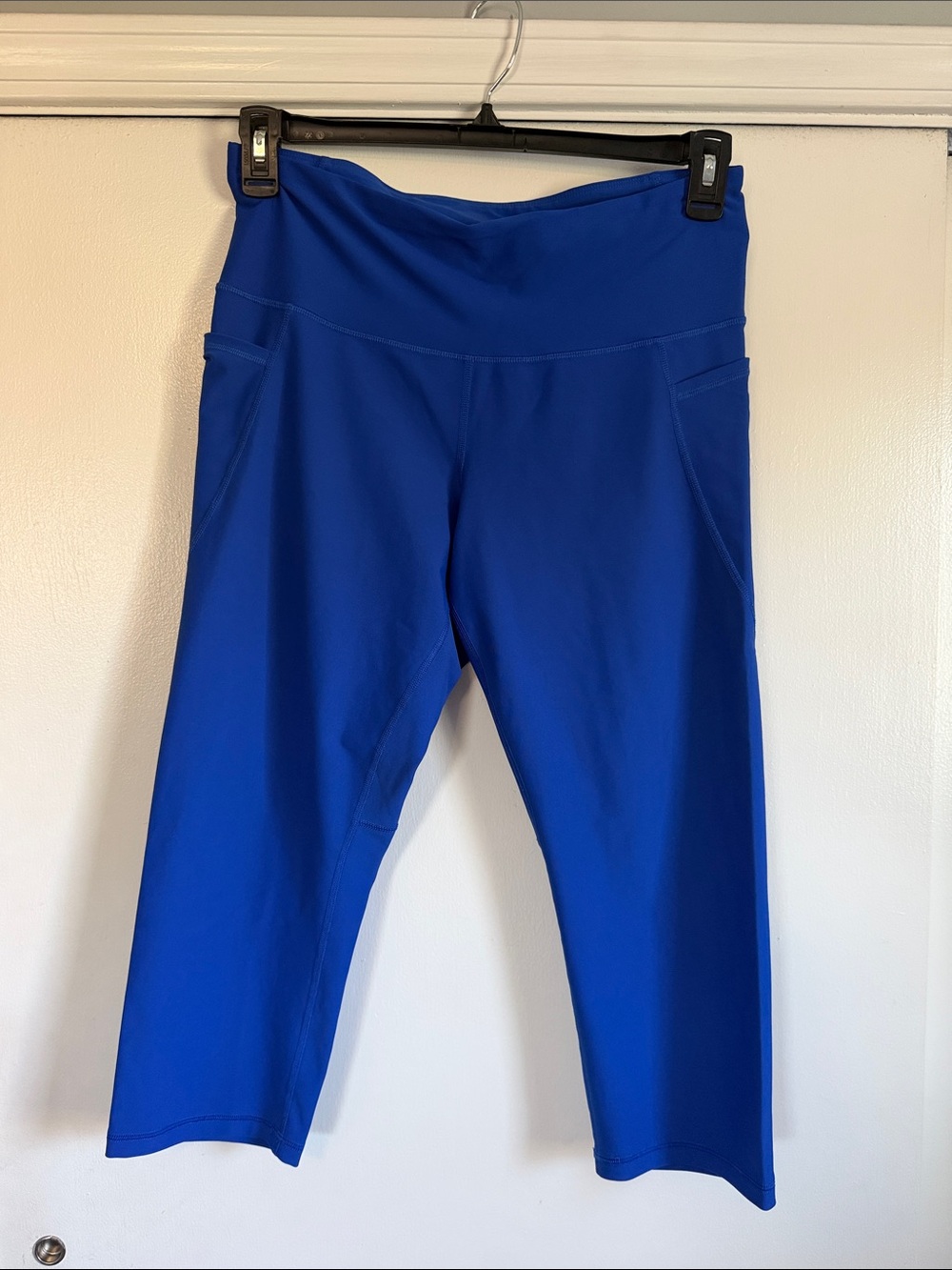 Old Navy PowerSoft Royal Blue Capri Leggings with Pockets